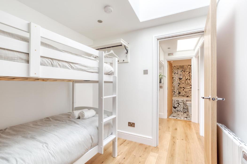 Central Bright 3 Bed Flat With Pool & Parking EDI Eksteriør billede